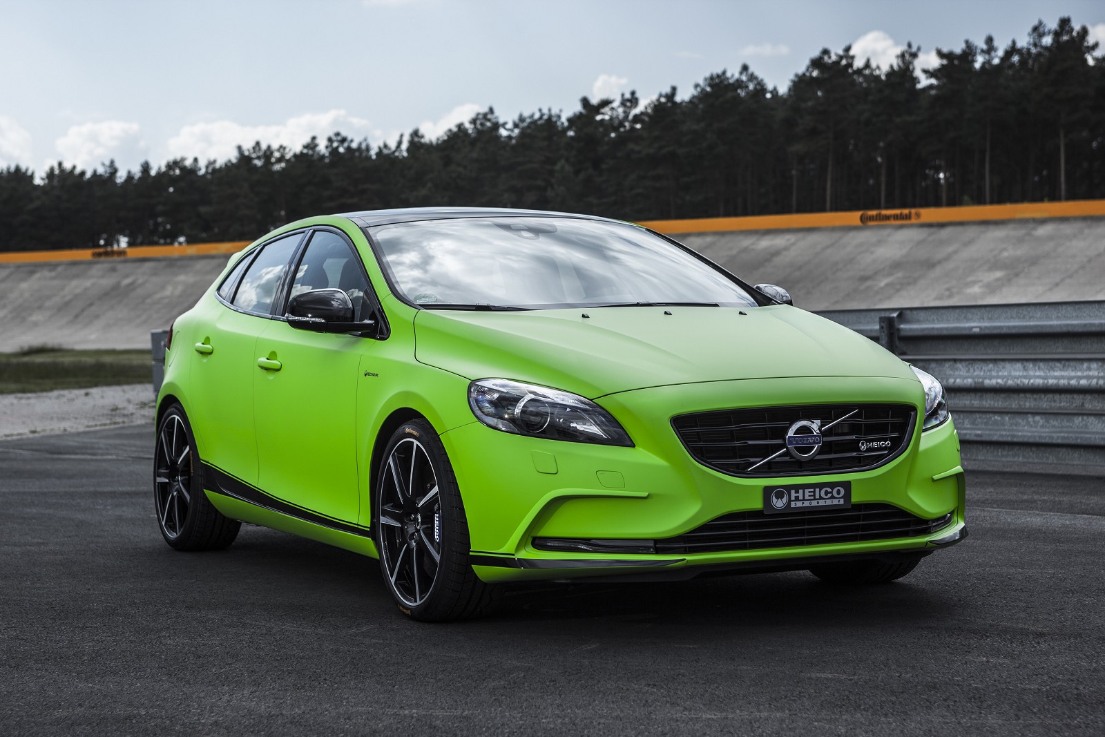 volvo-v40-la-piu-potente-al-mondo-by-heico-sportiv