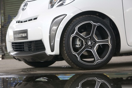 toyota-iq-vertical-by-musketier