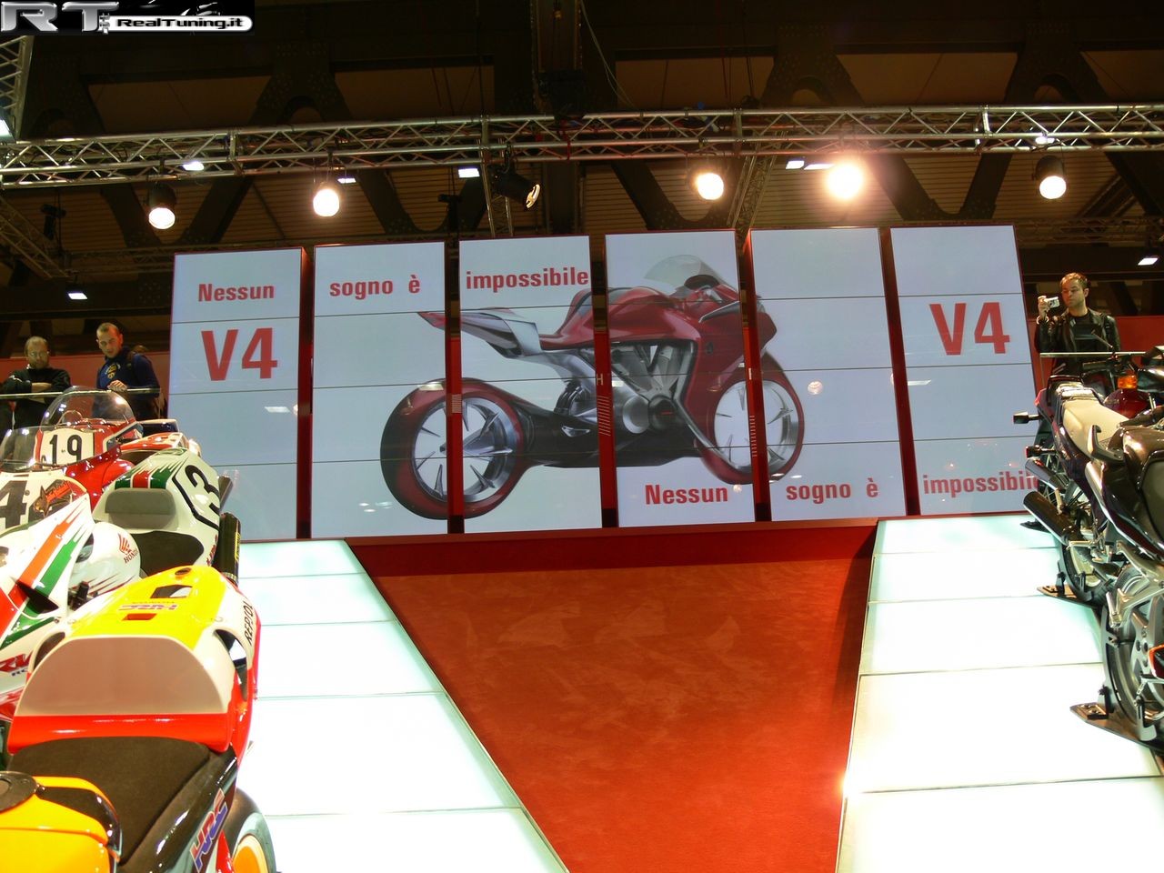 2008-11-eicma-66-salone-del-ciclo-e-motociclo (Foto 24)