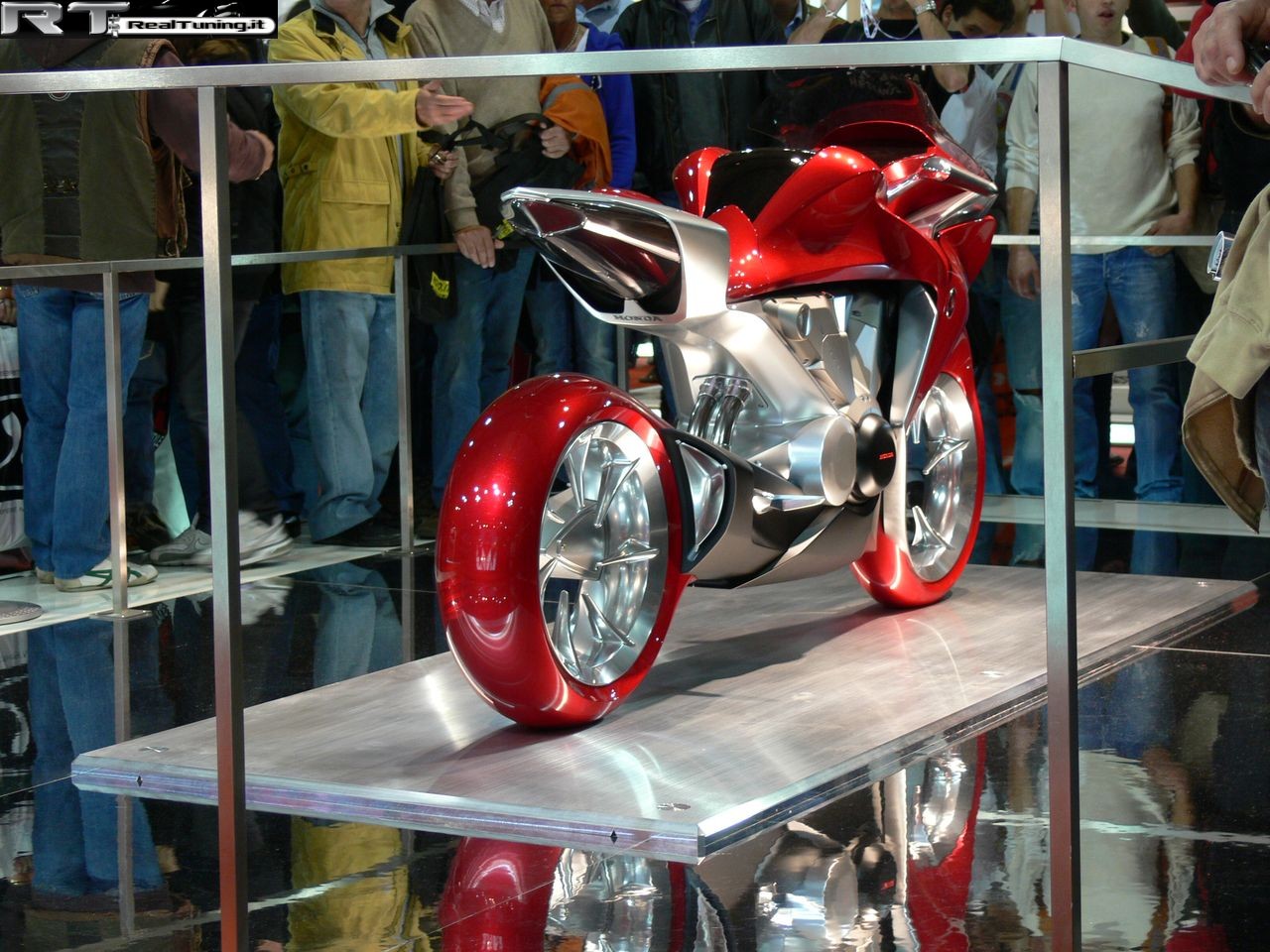 2008-11-eicma-66-salone-del-ciclo-e-motociclo (Foto 35)